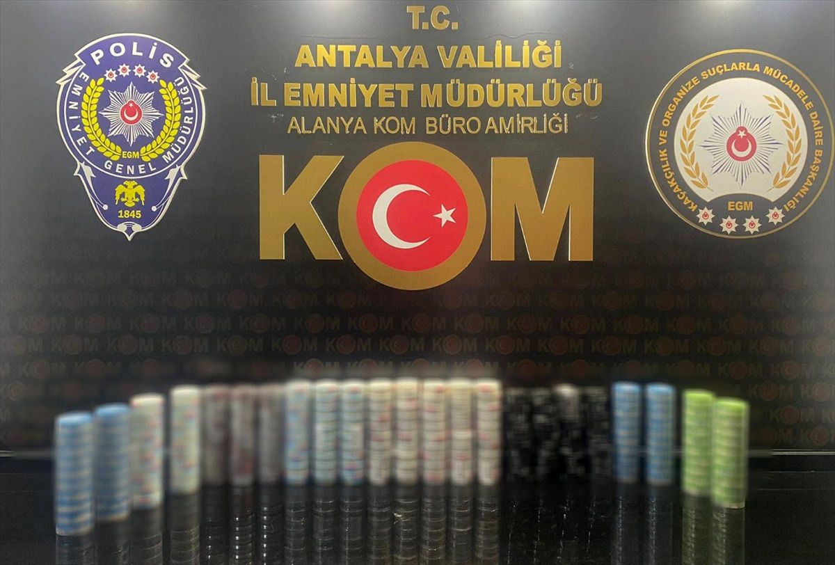 Antalya\'da Kaçakçılık Operasyonu: 8 Şüpheli Gözaltına Alındı