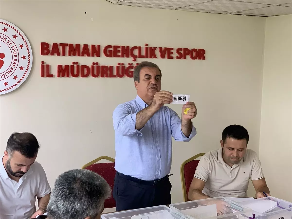 Batman ve Şırnak\'ta Gençlik ve Spor İl Müdürlüğü\'nde Toplum Yararına Programlar (TYP) kapsamında geçici personel alımı için kura çekimi yapıldı