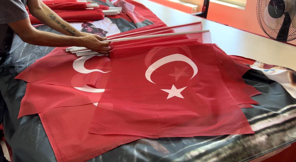 30 Ağustos Zafer Bayramı Öncesi Bayrak Üretimi Hız Kesmeden Devam Ediyor