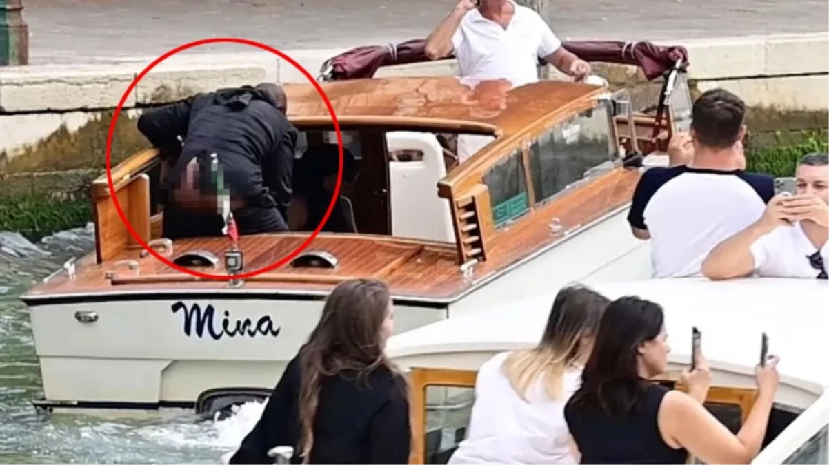 Kanye West, tekneye binerken etrafındakilere aldırış etmeden pantolonunu aşağı indirdi