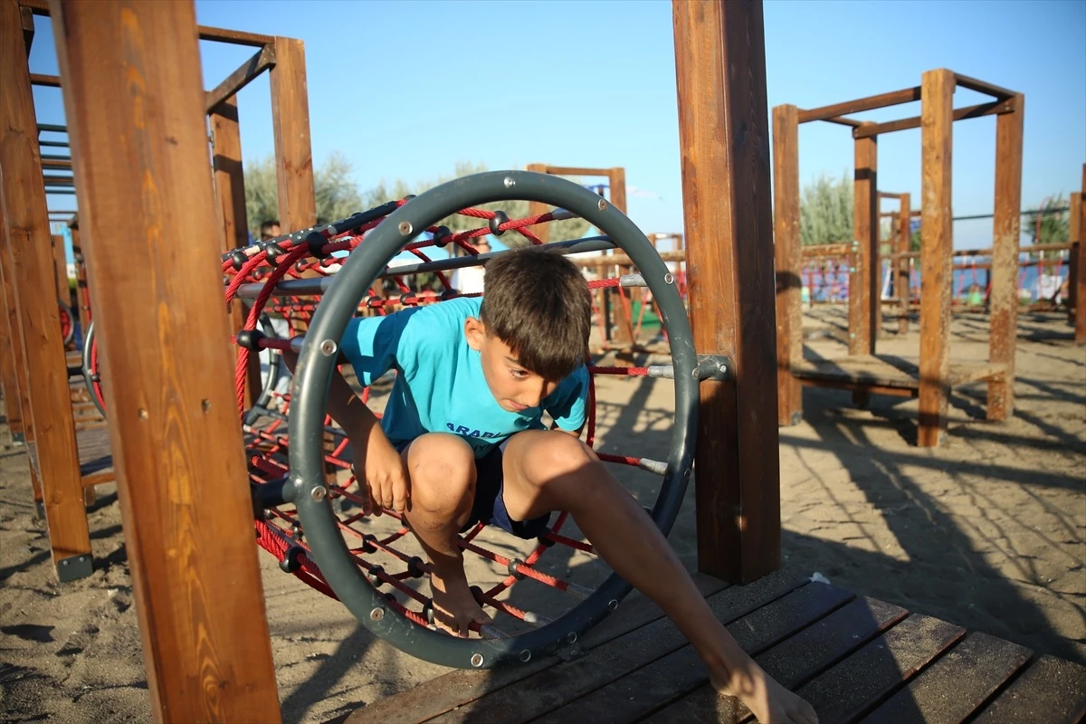 Çanakkale\'de Çocuklar Survivor Parkurunda Yeteneklerini Sergiledi