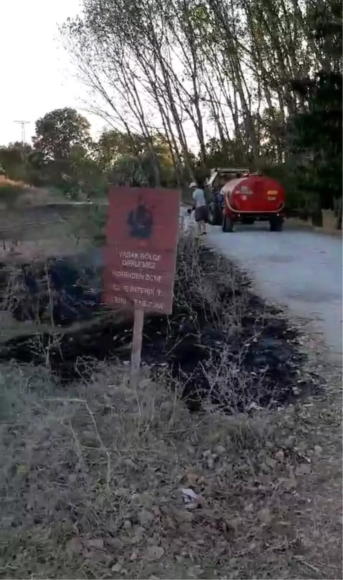 Edirne\'nin Elçili köyünde tarlada çıkan yangın köy sakinlerinin müdahalesiyle söndürüldü