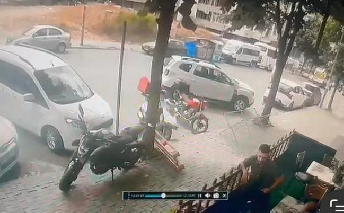 Esenyurt\'ta Otomobil Çocuğa Çarptı