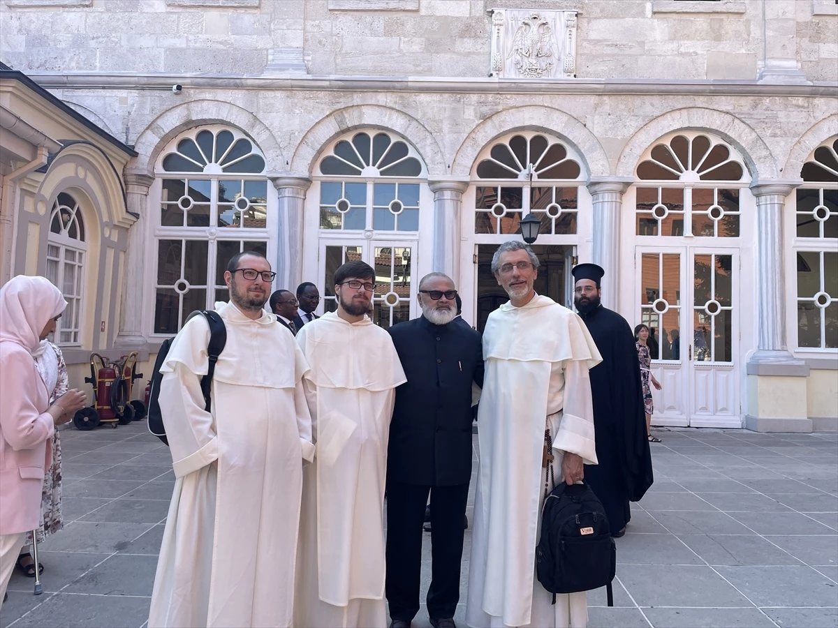 İstanbul\'da Müslüman ve Hıristiyan temsilciler cami ve kilise ziyaret etti