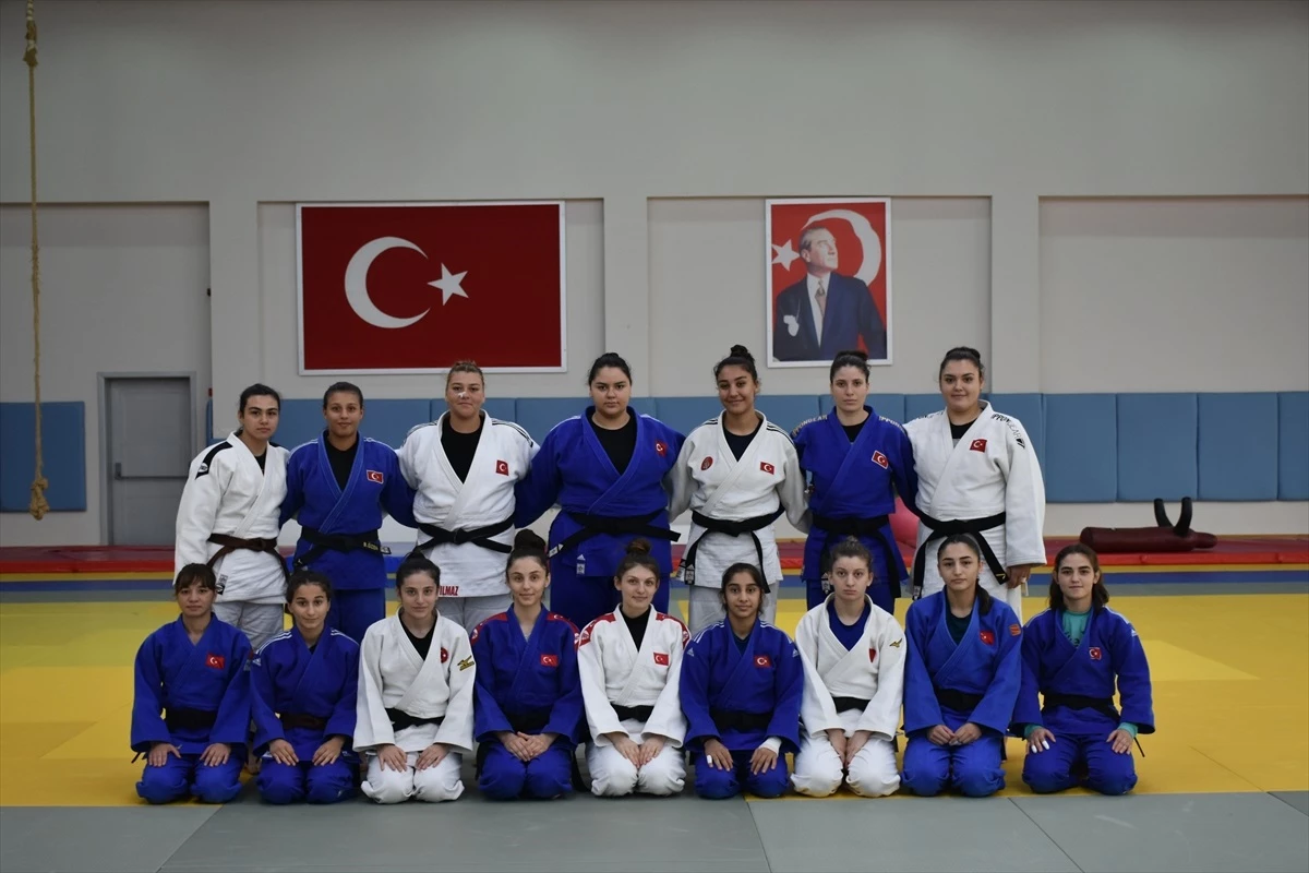 Genç Kadın Judo Milli Takımı Avrupa Şampiyonası\'na Hazırlanıyor