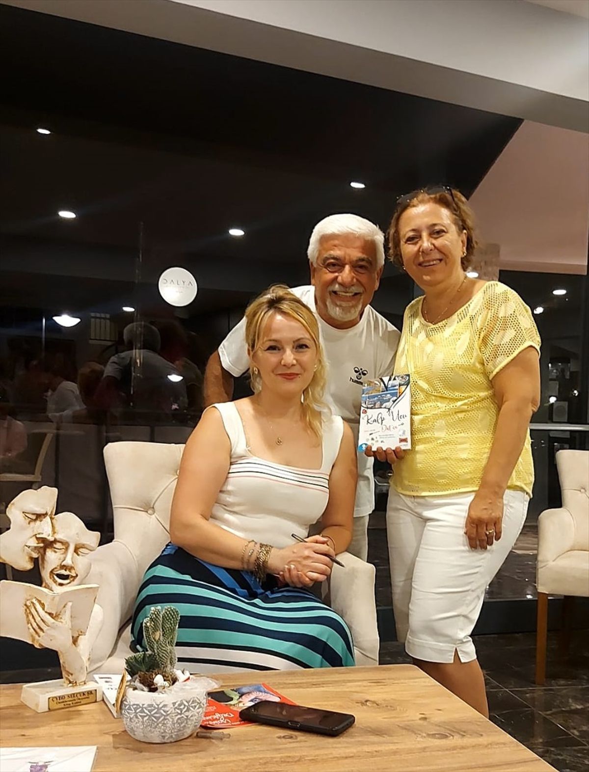 Gazeteci Sebiha Arslan\'ın Kitabıyla Etkilenen Grup Datça\'yı Gezdi
