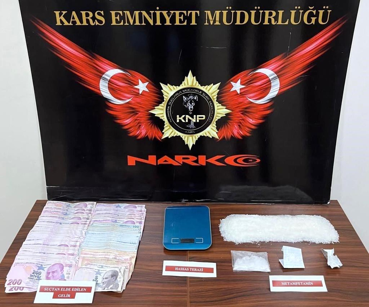 Kars\'ta Uyuşturucu Tacirleri Çökertildi