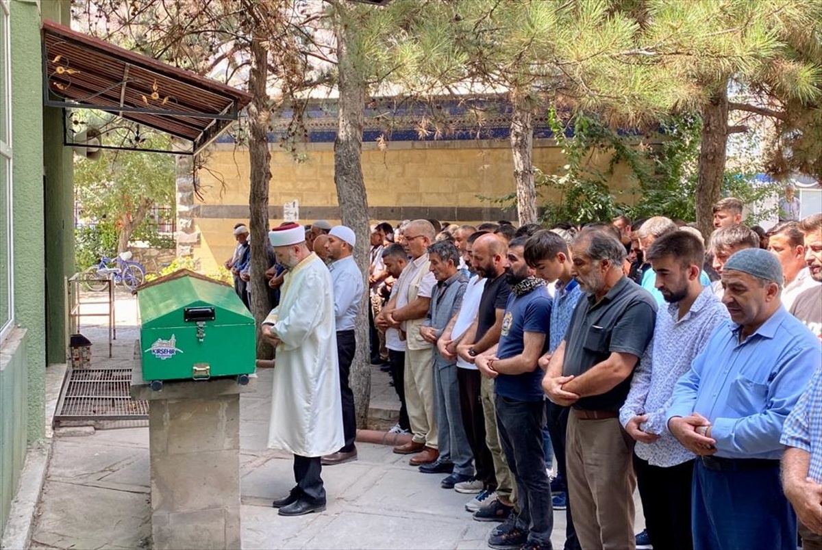 Kırşehir\'de Otomobilin Çarptığı Yayadan Bir Kişi Hayatını Kaybetti