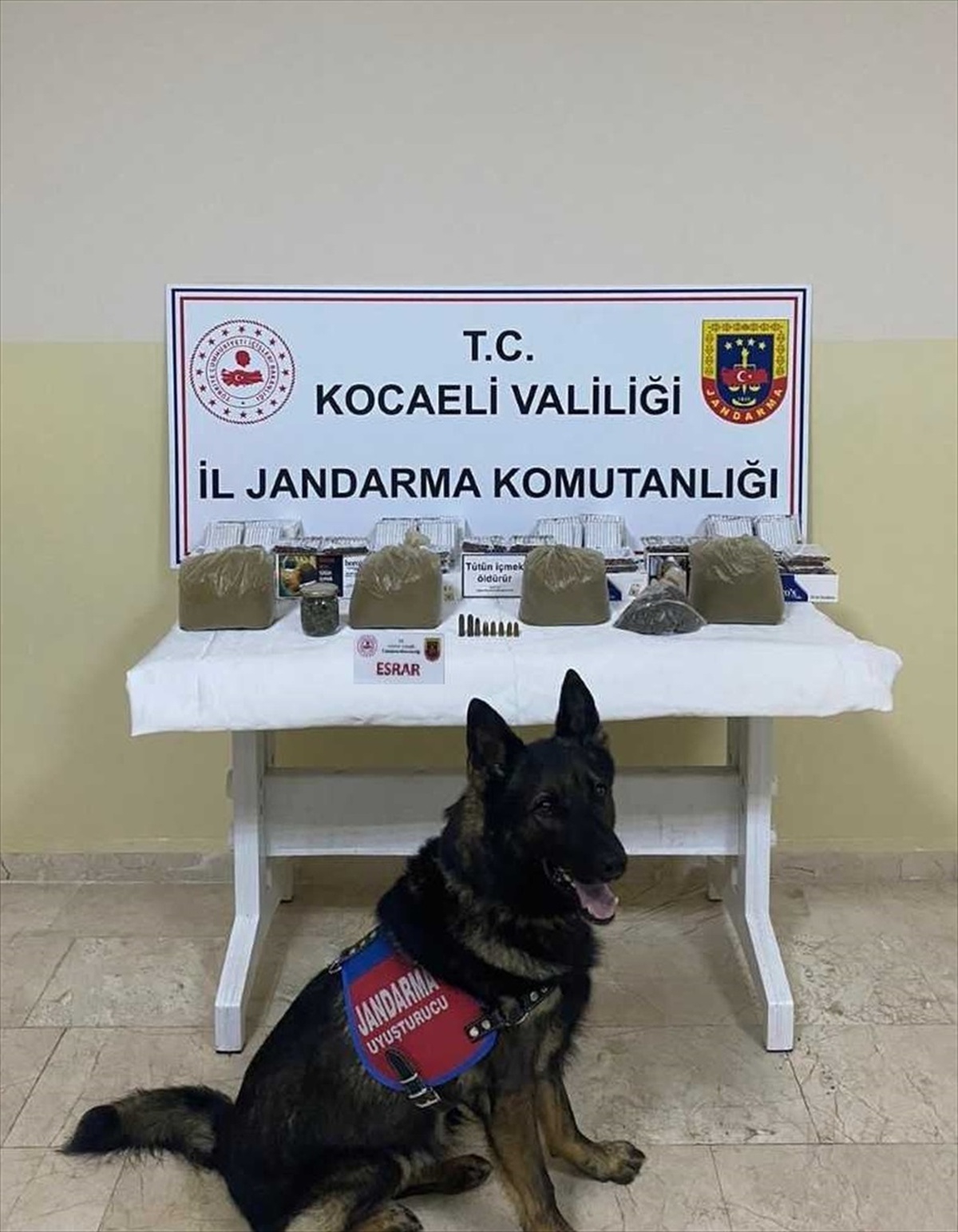 Kocaeli\'de 4 Kilogram Esrar Ele Geçirildi