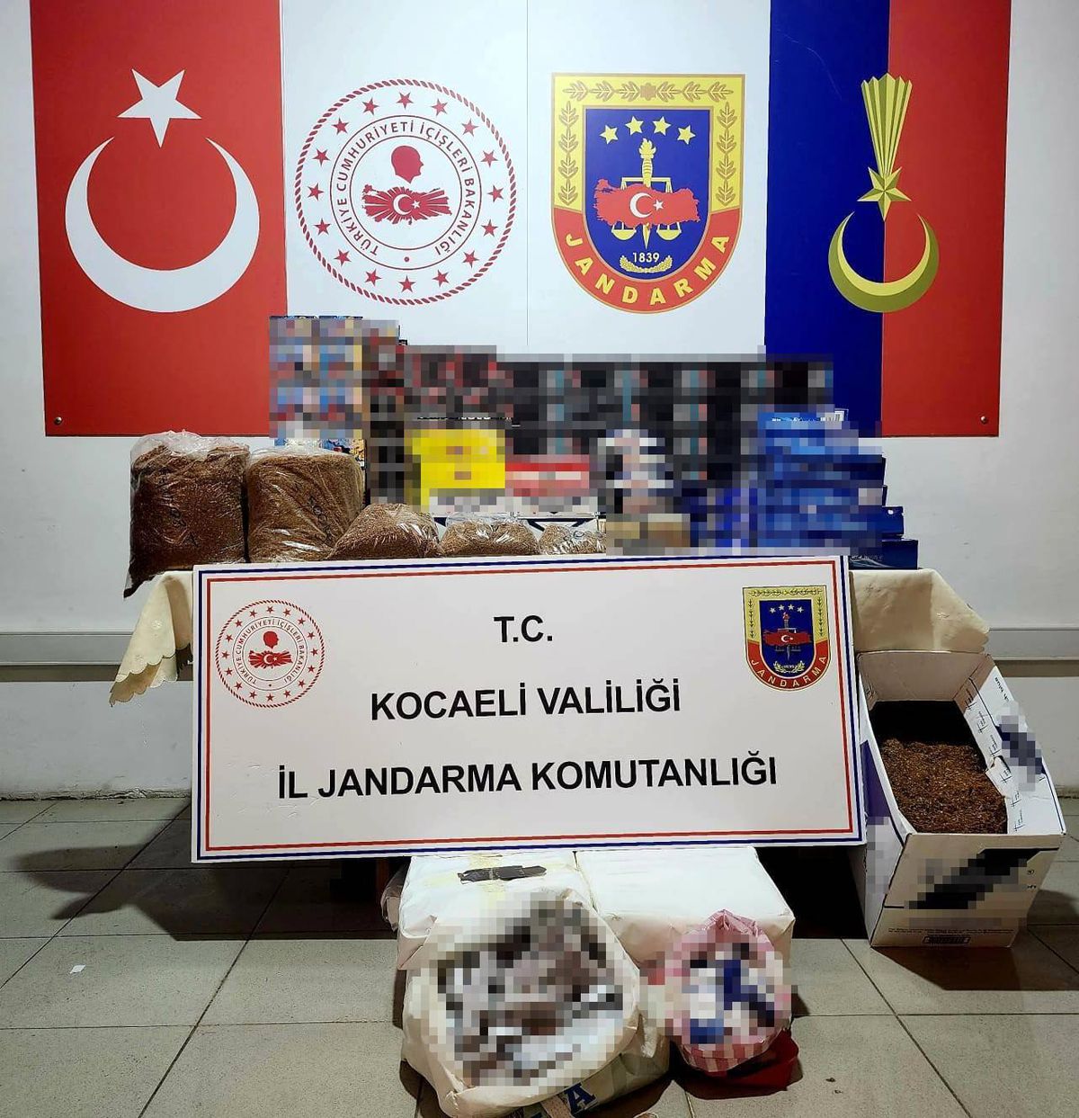 Gebze\'de yapılan baskında kaçak puro ve makaron ele geçirildi