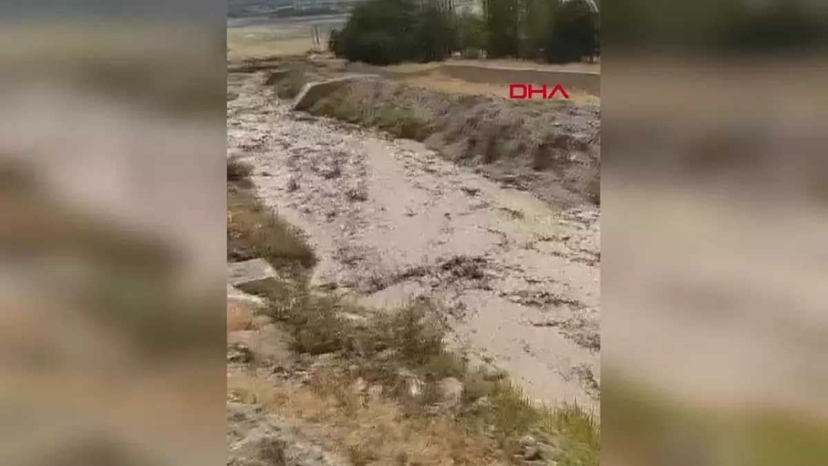 Erzincan'da Şiddetli Sağanak Sele Neden Oldu
