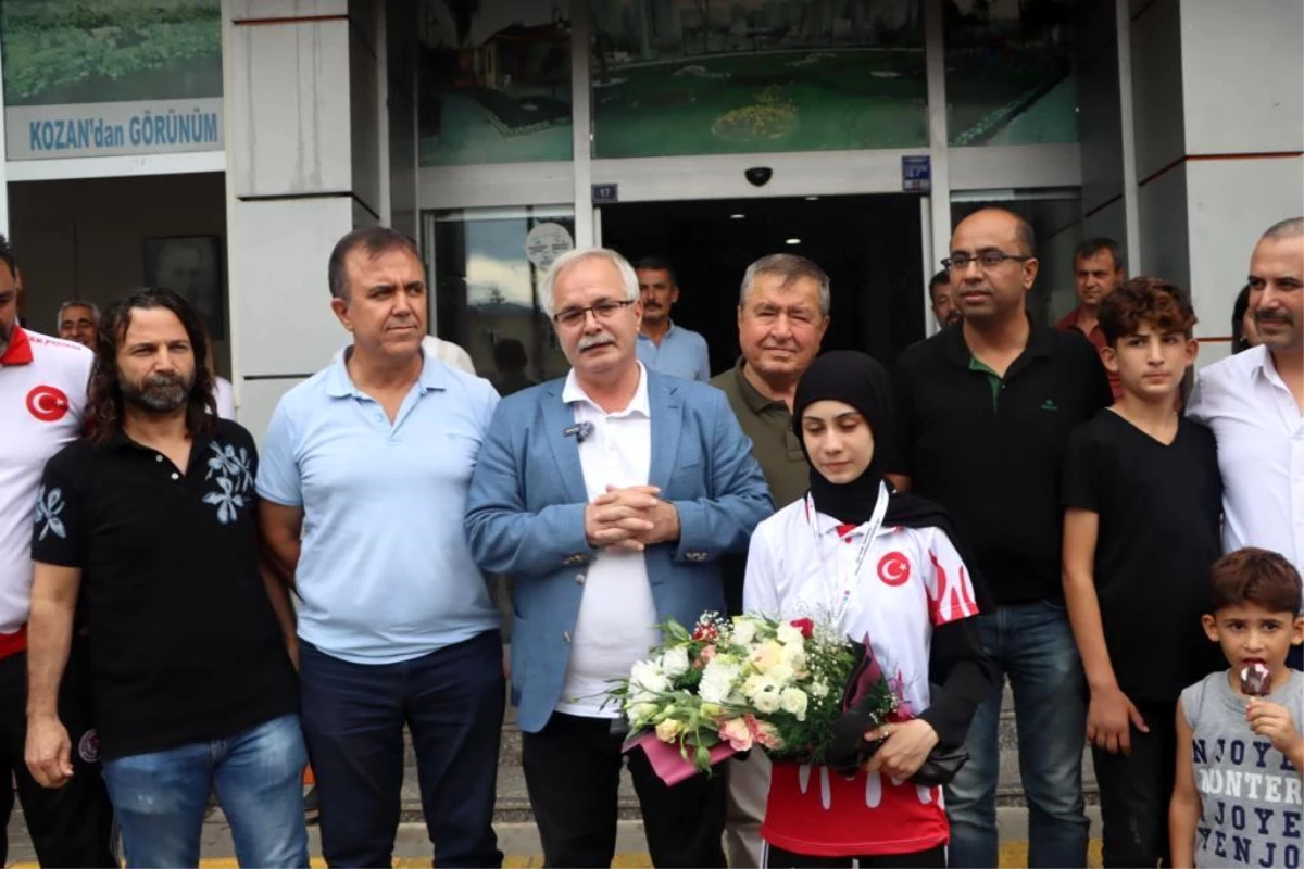Kozan Belediye Başkanı Azra Nur Çetin\'i Coşkuyla Karşıladı