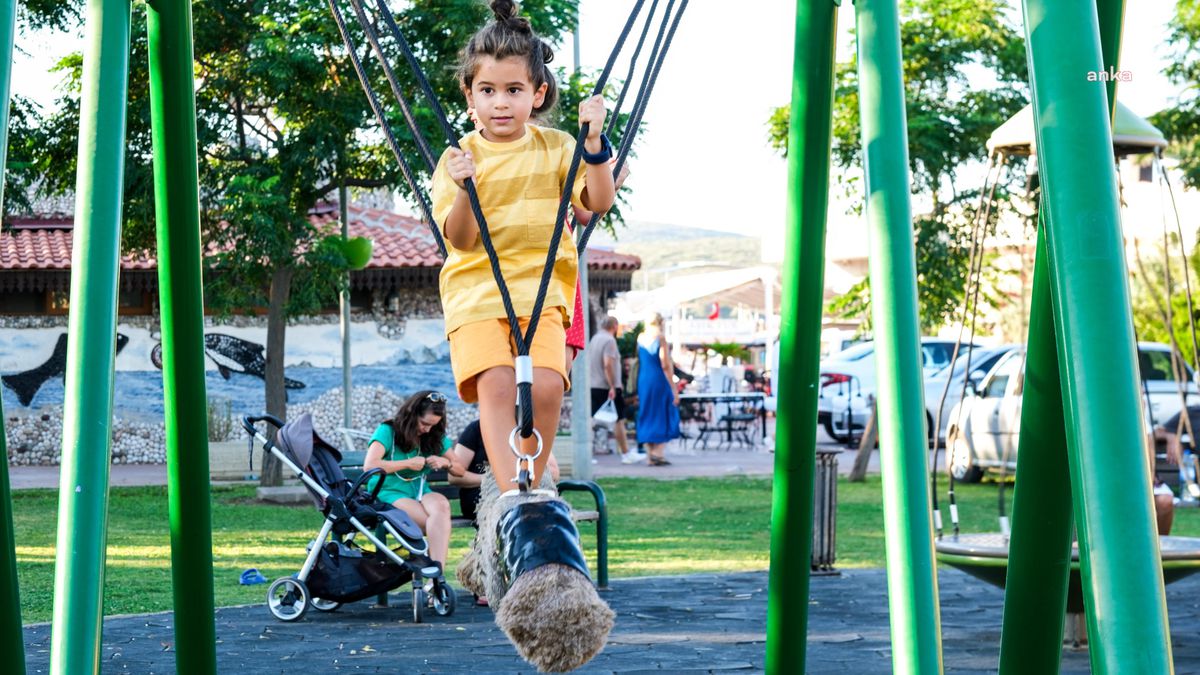 Seferihisar\'da Yeşil Alan ve Park Seferberliği