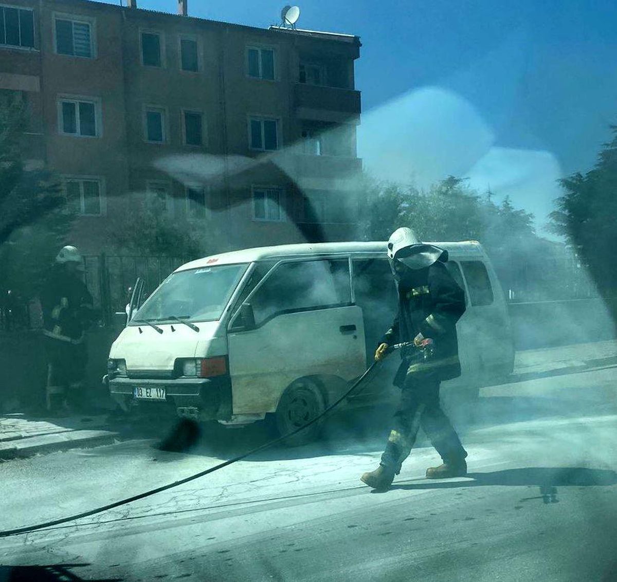 Afyonkarahisar\'da Kamyonette Çıkan Yangın Kısa Süreli Paniğe Neden Oldu