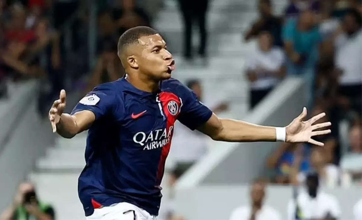 Suudi Arabistan\'a gideceği iddia edilen PSG yıldızı Kylian Mbappe, attığı penaltı golü sonrası ben buradayım diye bağırdı