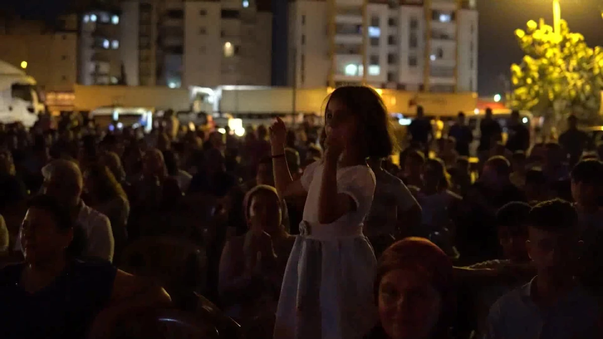 Tarsus\'ta 30 Bin Seyirciyle "Yıldızlar Altında Yaz Eğlencesi"