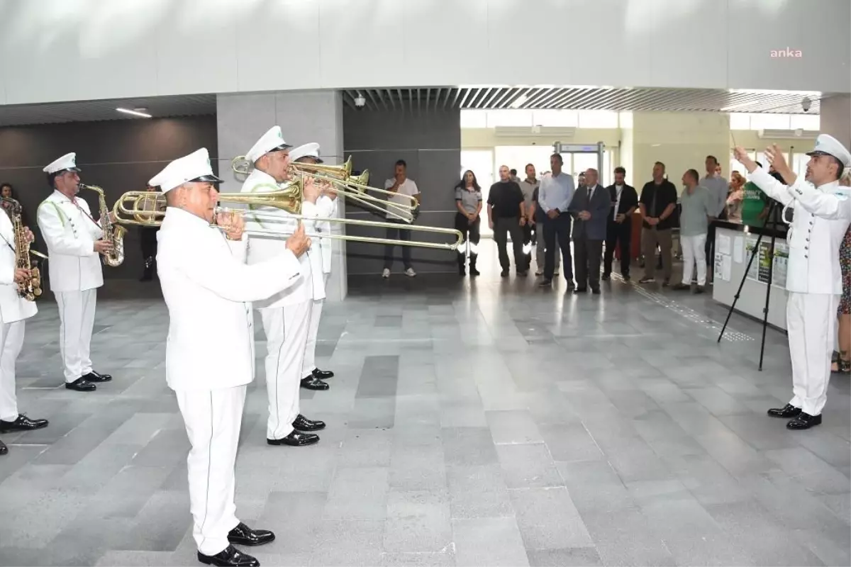 Tekirdağ Büyükşehir Belediyesi Bandosu Çalışanlara Mini Konser Verdi