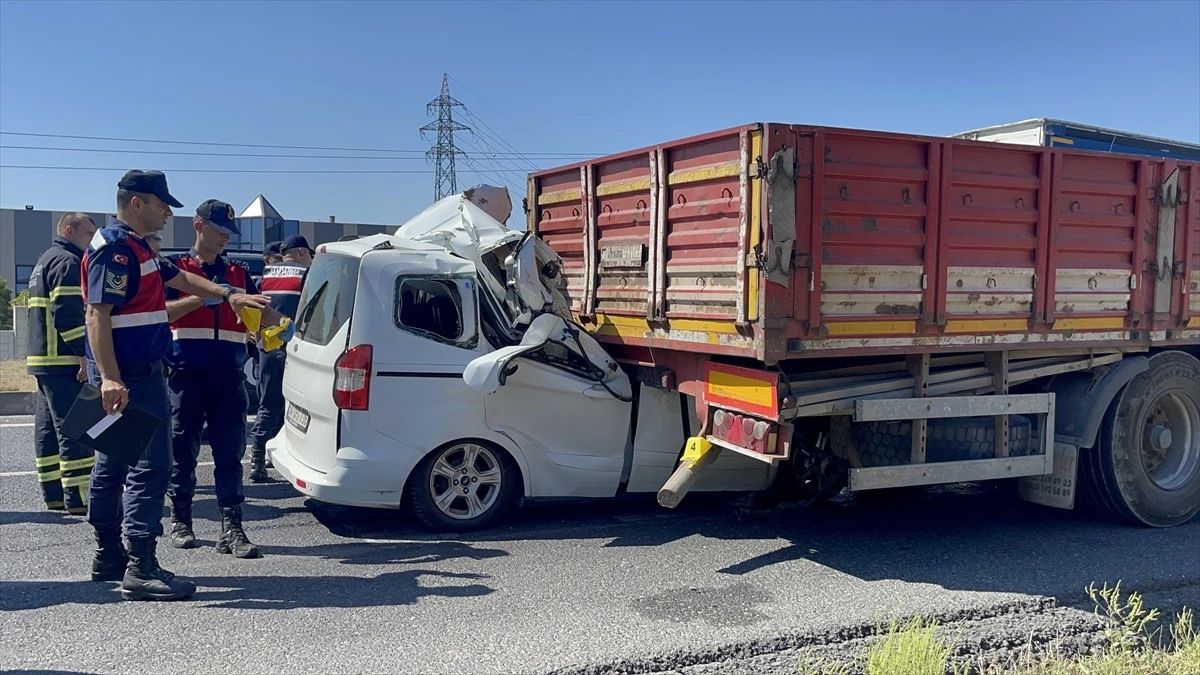 Tekirdağ\'da hafif ticari araç ile tırın karıştığı kazada 1 kişi öldü