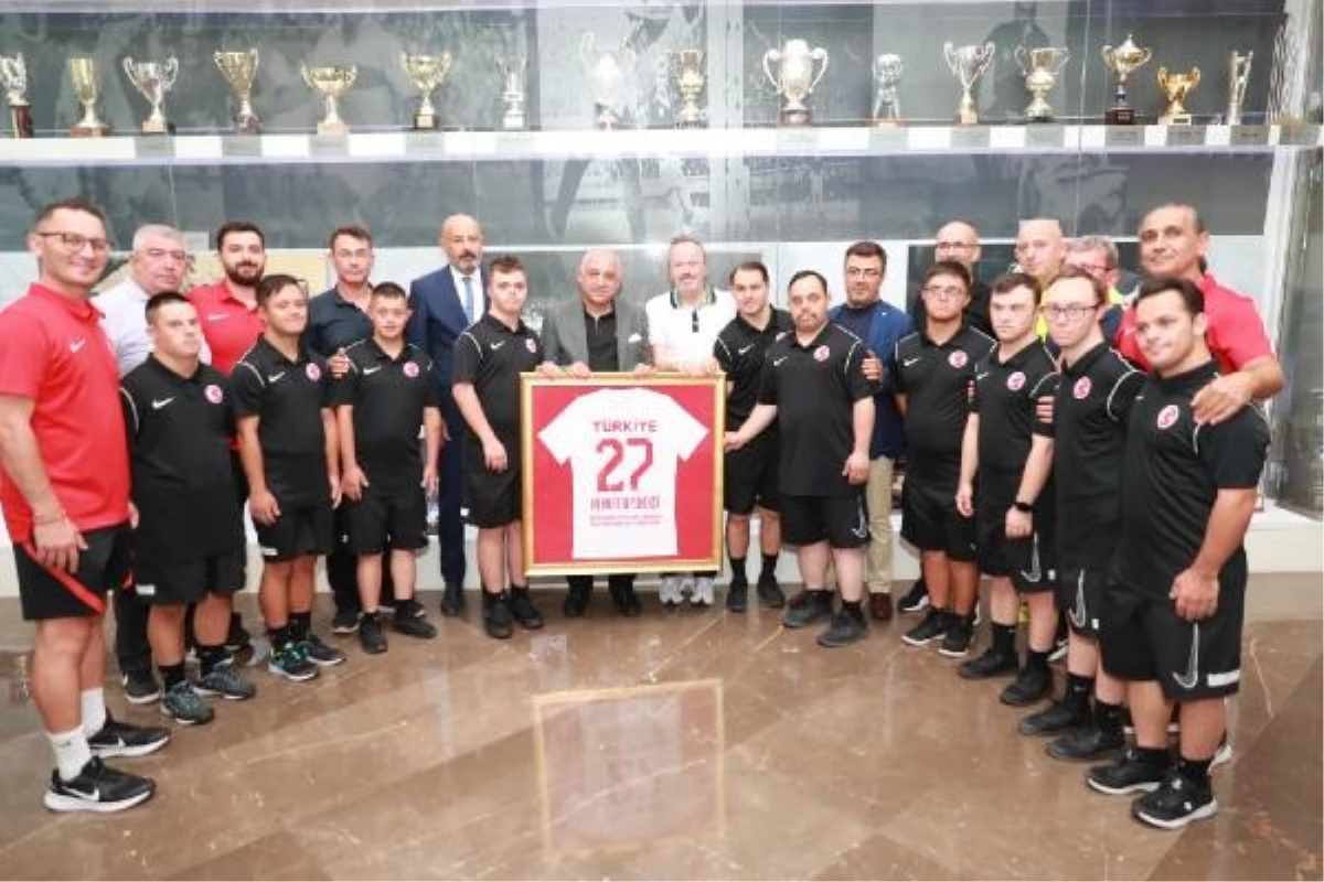 Down Sendromlu Futsal Milli Takımı, Avrupa Şampiyonası öncesi TFF\'de moral depoladı