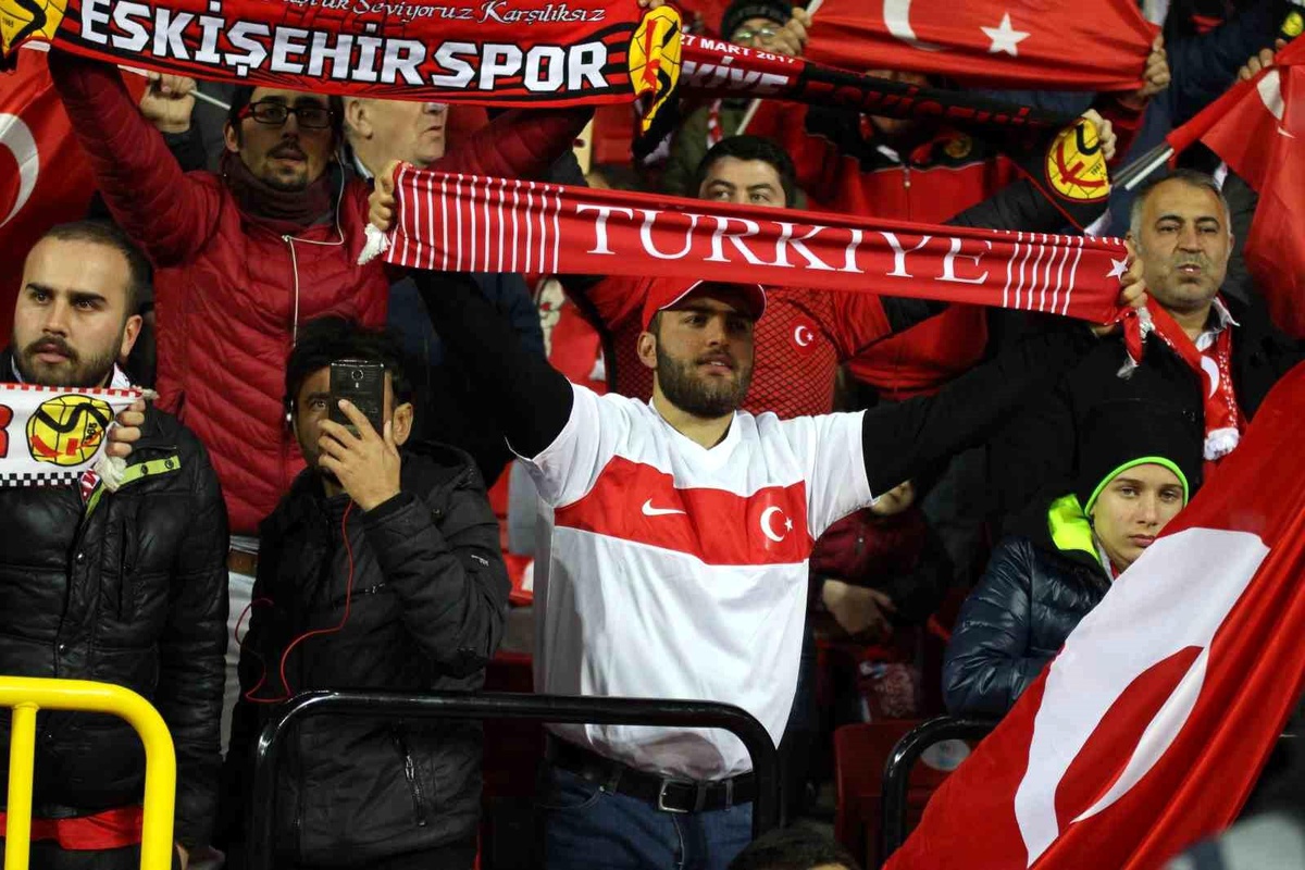A Milli Futbol Takımı\'nın Ermenistan maçının biletleri tükendi