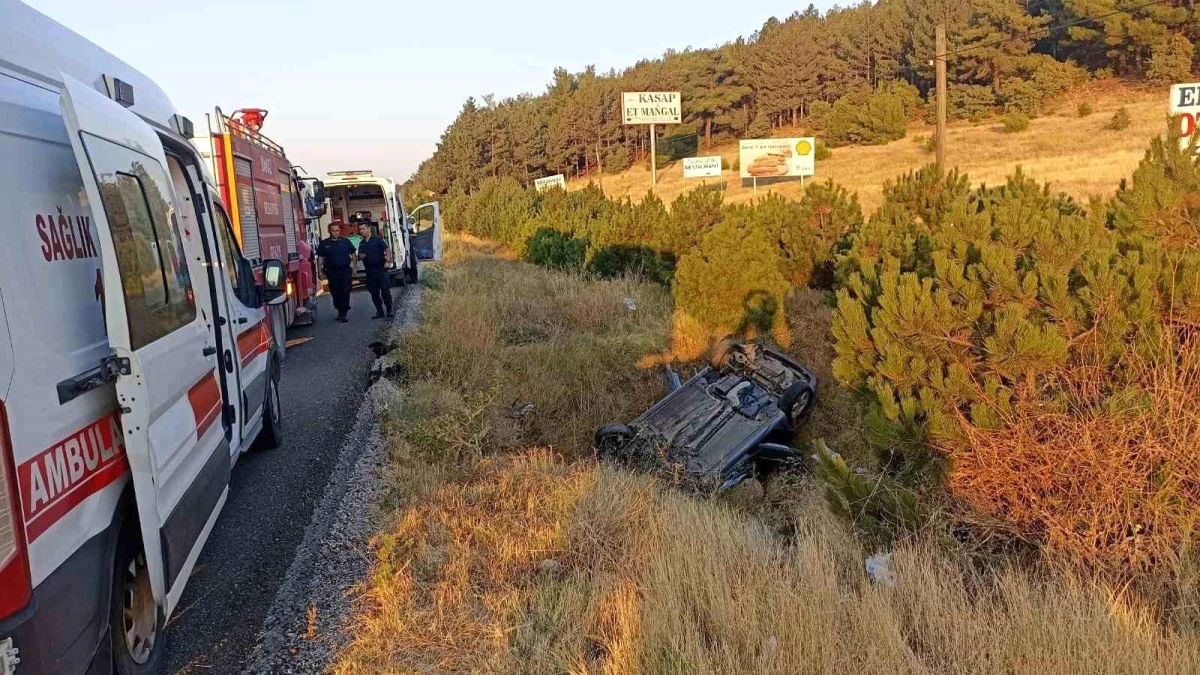 Uykusuzluk nedeniyle yoldan çıkan otomobilde 4 kişi yaralandı