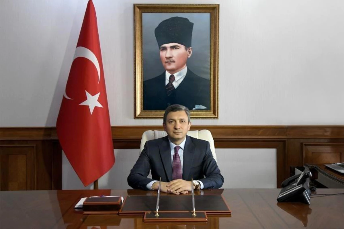 Antalya Valisi Hulusi Şahin 30 Ağustos Zafer Bayramı\'nı kutladı