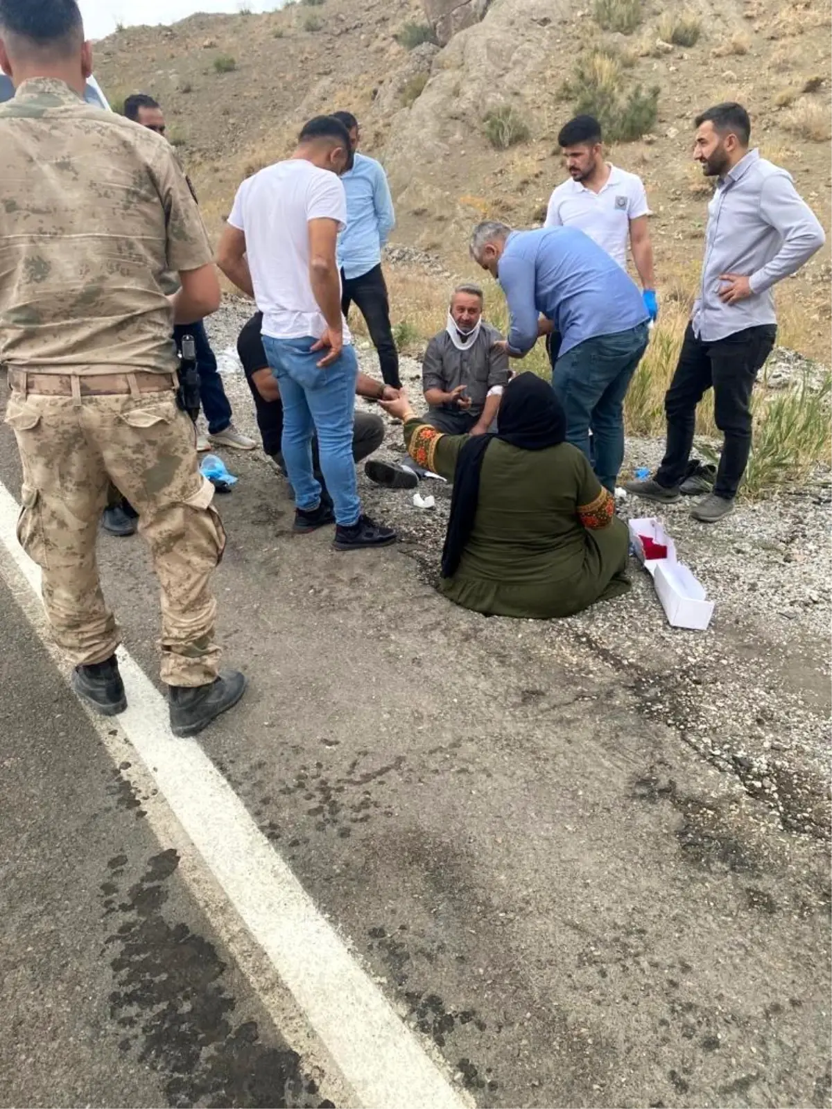 Van\'da Irak plakalı otomobilin kaza yapması sonucu 4 kişi yaralandı