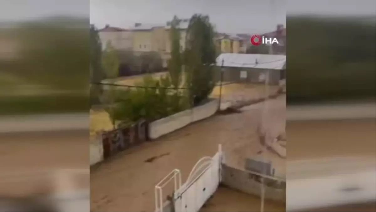 Van\'da sağanak su baskınları yaşandı