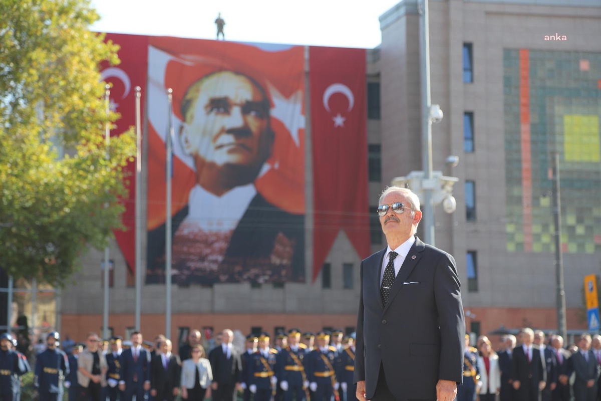 Yılmaz Büyükerşen\'den 30 Ağustos Zafer Bayramı Mesajı
