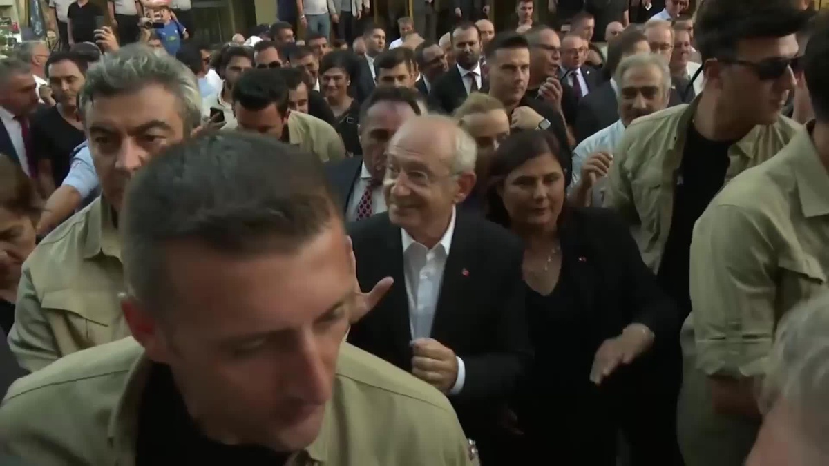 Kılıçdaroğlu Aydın\'da Fener Alayı Yürüyüşüne Katıldı