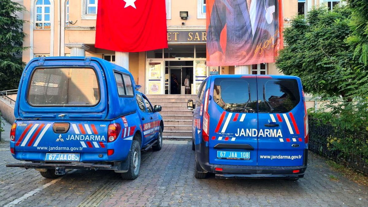 Zonguldak\'ın Alaplı ilçesinde bir kişi bıçakla öldürüldü, 2 kişi tutuklandı