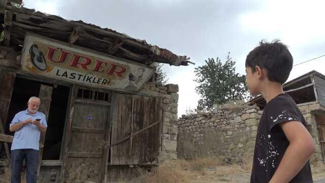 68 yıllık tabeladaki detay tüm köyü büyüledi: Çocukken bize sihir gibi geldi