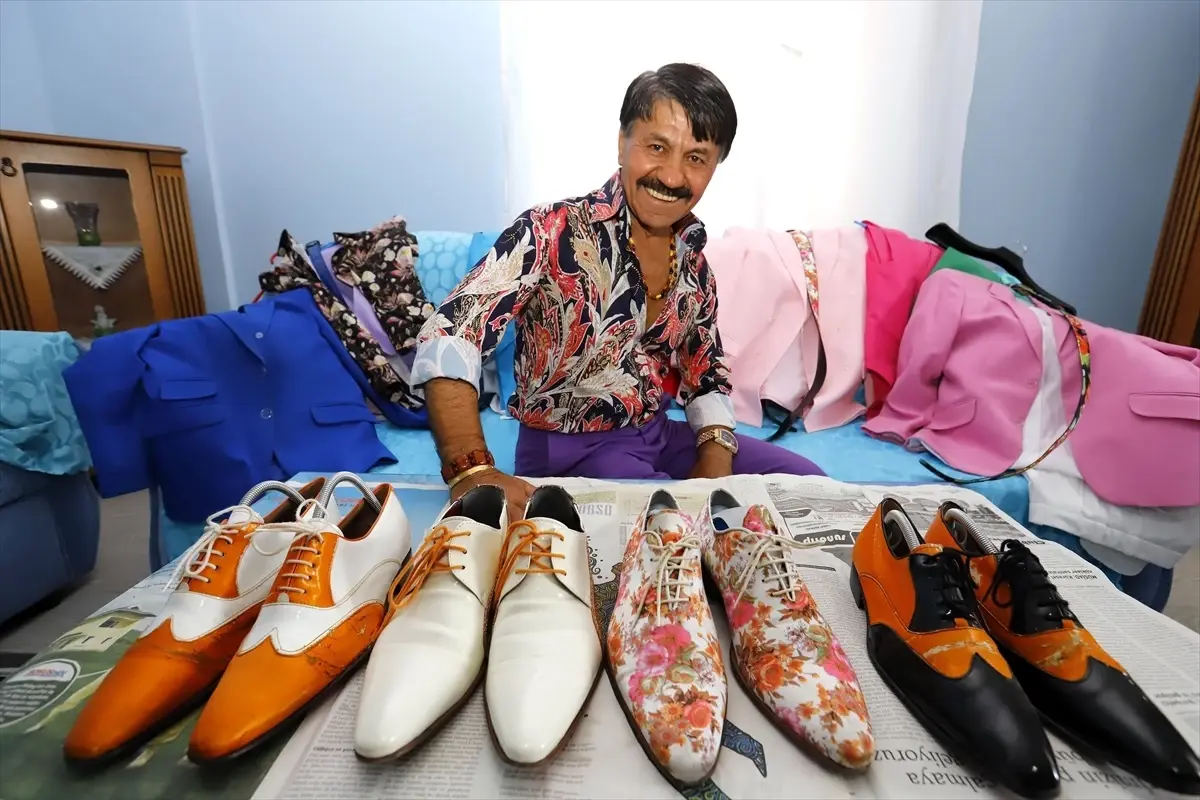 Hollanda'da yaşayan gurbetçi Kadir Demir'in renkli giyim tarzı