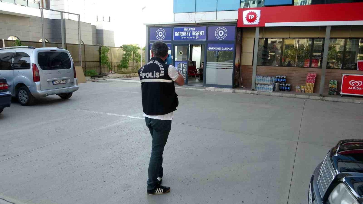 Malatya\'da alacak verecek kavgası: Bir kişi silahla yaralandı