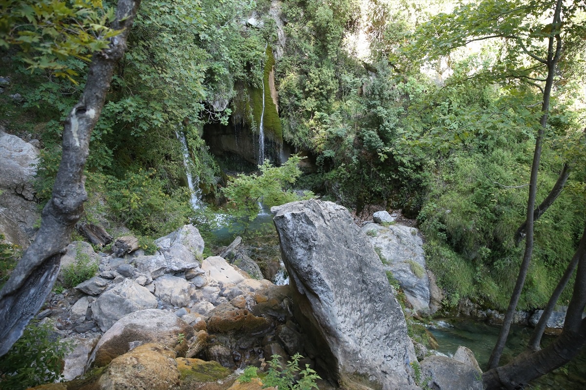 Alanya\'daki Dim Şelaleleri Serinlemek İçin Tercih Ediliyor
