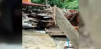 Artvin'de sağanak yağış ve heyelanlar nedeniyle 8 köy yolu ulaşıma kapandı