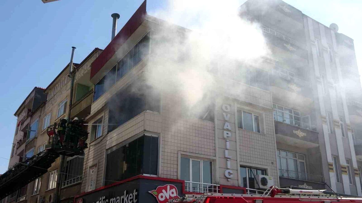 Samsun Bafra\'da Ofiste Çıkan Yangın Korku Yarattı