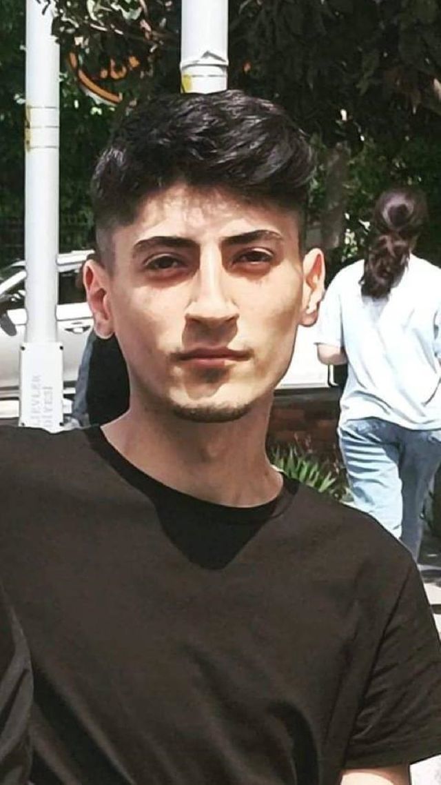 Bisiklet değişimi tartışması kanlı bitti! 14 yaşındaki çocuk, 19 yaşındaki genci bıçaklayarak öldürdü Bisiklet değişimi tartışması kanlı bitti! 14 yaşındaki çocuk, 19 yaşındaki genci bıçaklayarak öldürdü