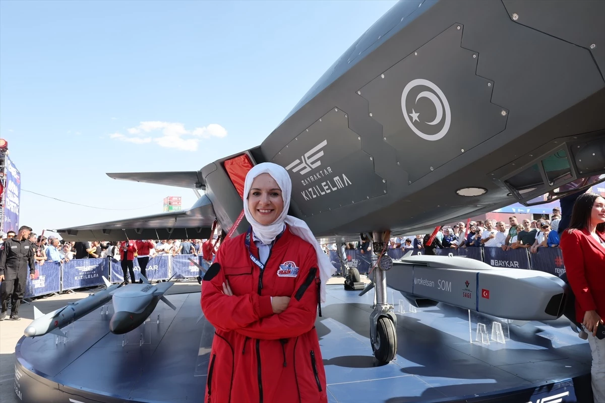 Bakan Göktaş, Deprem Bölgesindeki Çocuklarla TEKNOFEST Açılışında Buluştu