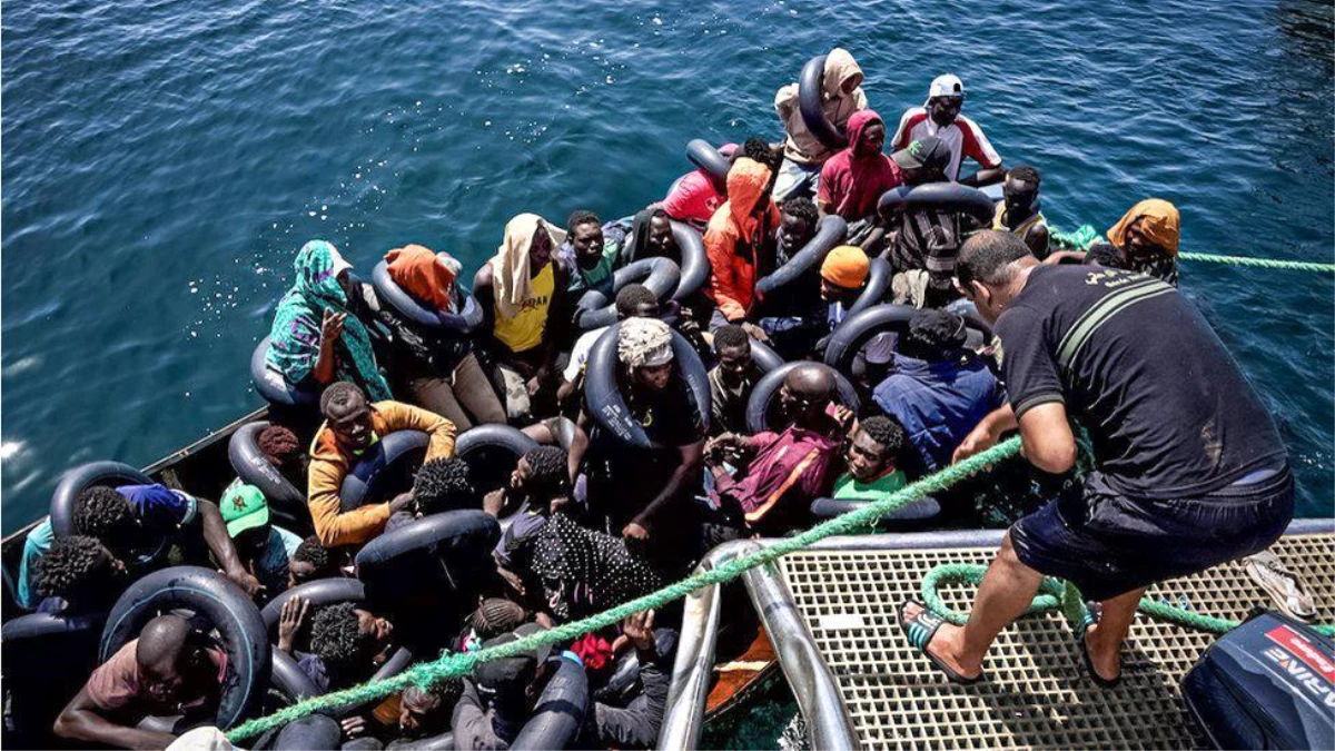 BBC, Tunus sahil güvenlik ekibiyle Akdeniz\'de: 24 saatte 9 göçmen teknesi