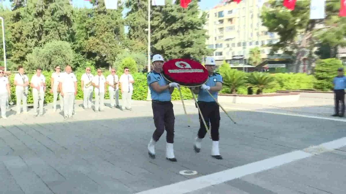 Büyük Zafer Antalya\'da Coşkuyla Kutlanıyor