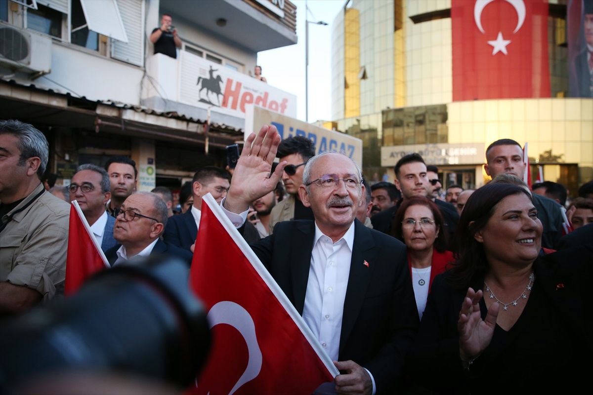 Kılıçdaroğlu, Aydın\'da Zafer Bayramı kortejine katıldı