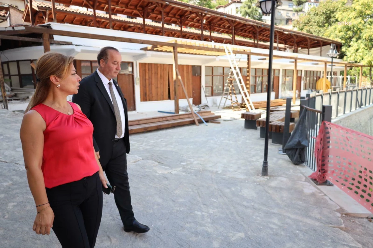 CHP Karabük Milletvekili Cevdet Akay ve Safranbolu Belediye Başkanı Elif Köse Tarihi Çarşı esnafını ziyaret etti