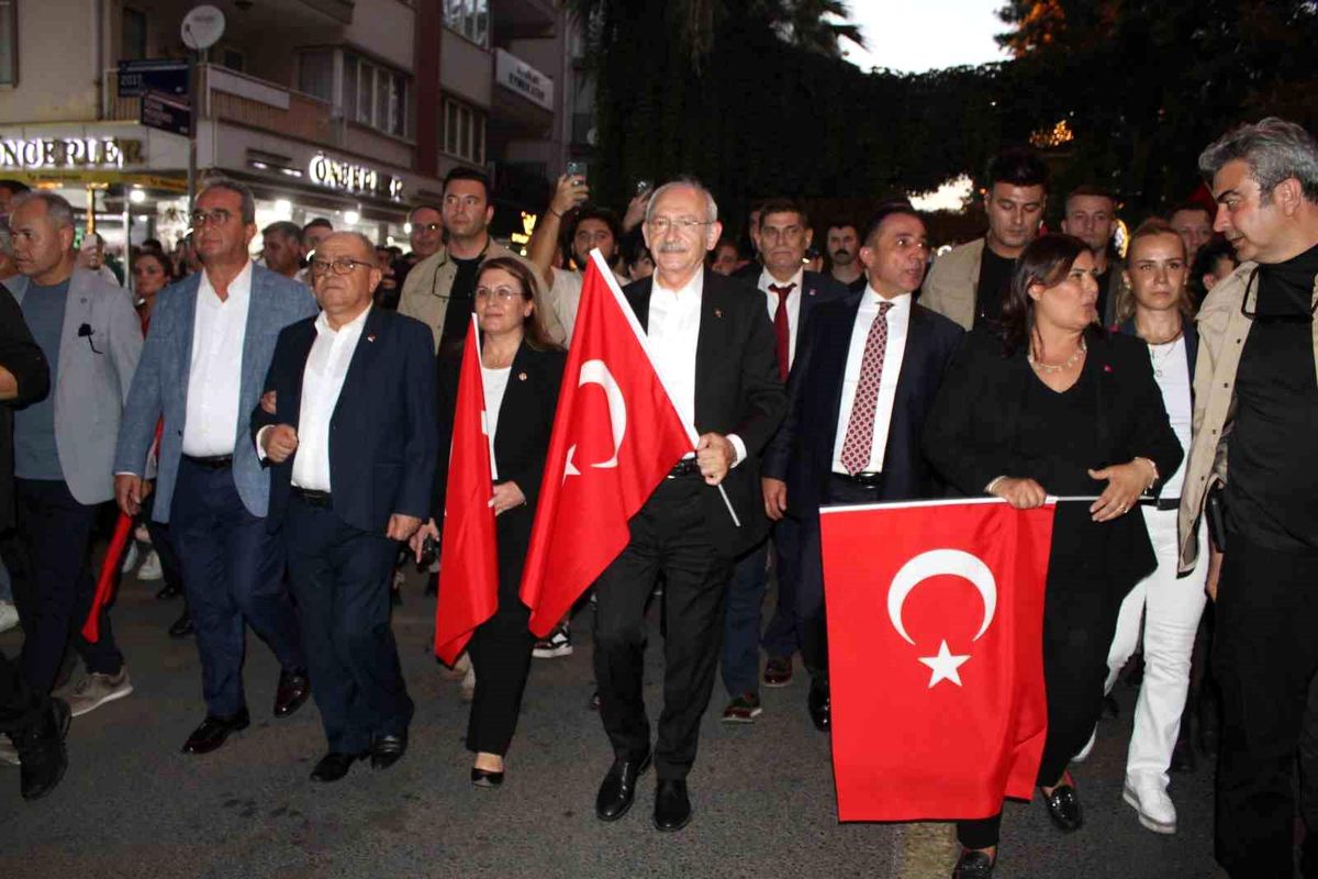 Kılıçdaroğlu, Aydın\'da Zafer Yürüyüşü\'ne katıldı