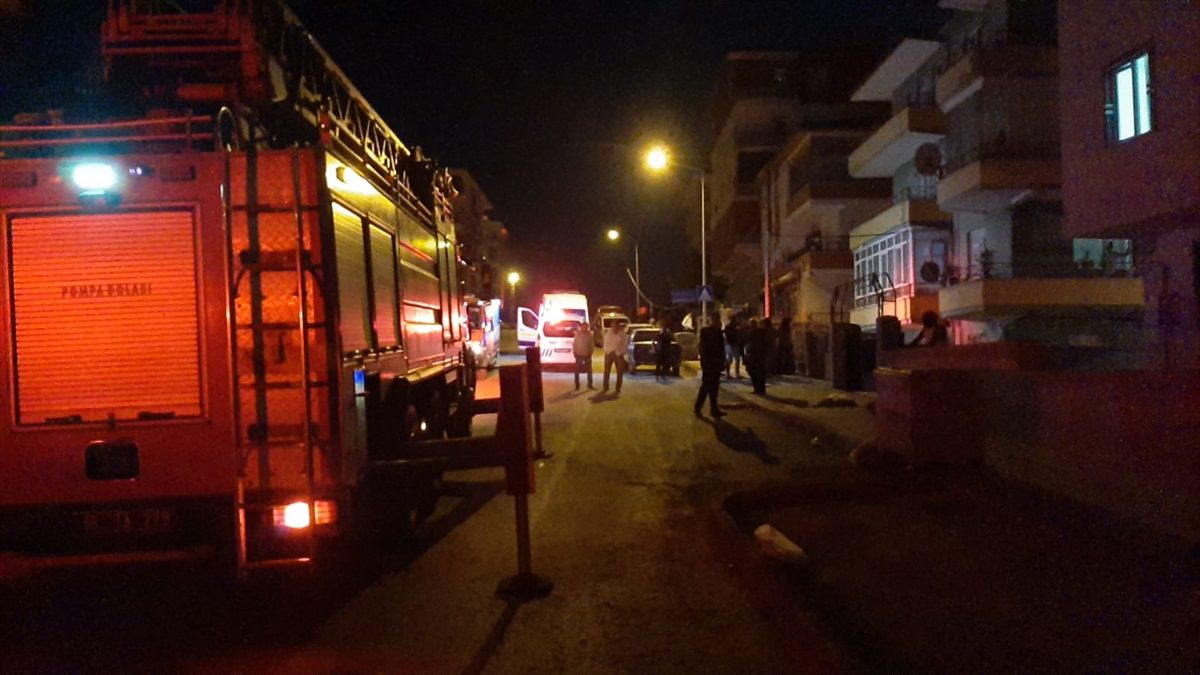 Çorum\'da Gürültü Yapan Kişi Eşyalarını Yakıp Polise Direndi
