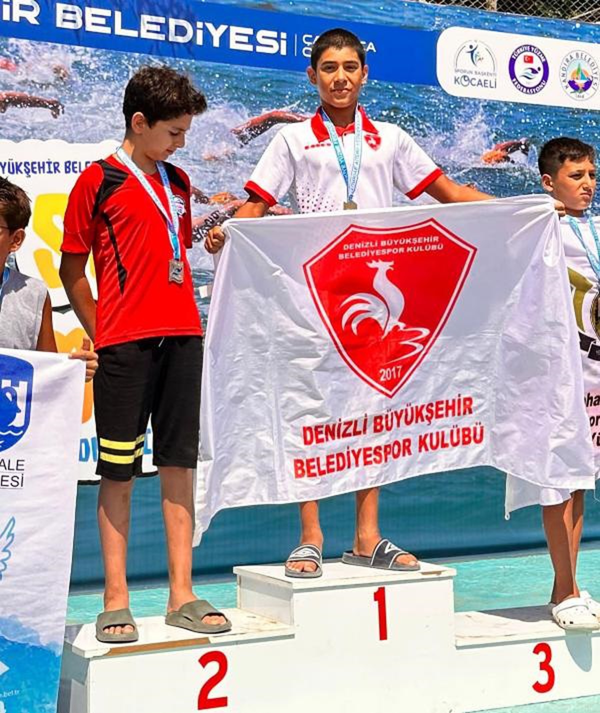 Denizli Büyükşehir Belediyespor Yüzme Takımı Şampiyonaya Damga Vurdu