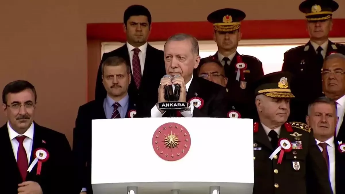 Cumhurbaşkanı Erdoğan, MSÜ Kara Harp Okulu Diploma Alma ve Sancak Devir Teslim Töreni\'nde konuştu: (1)