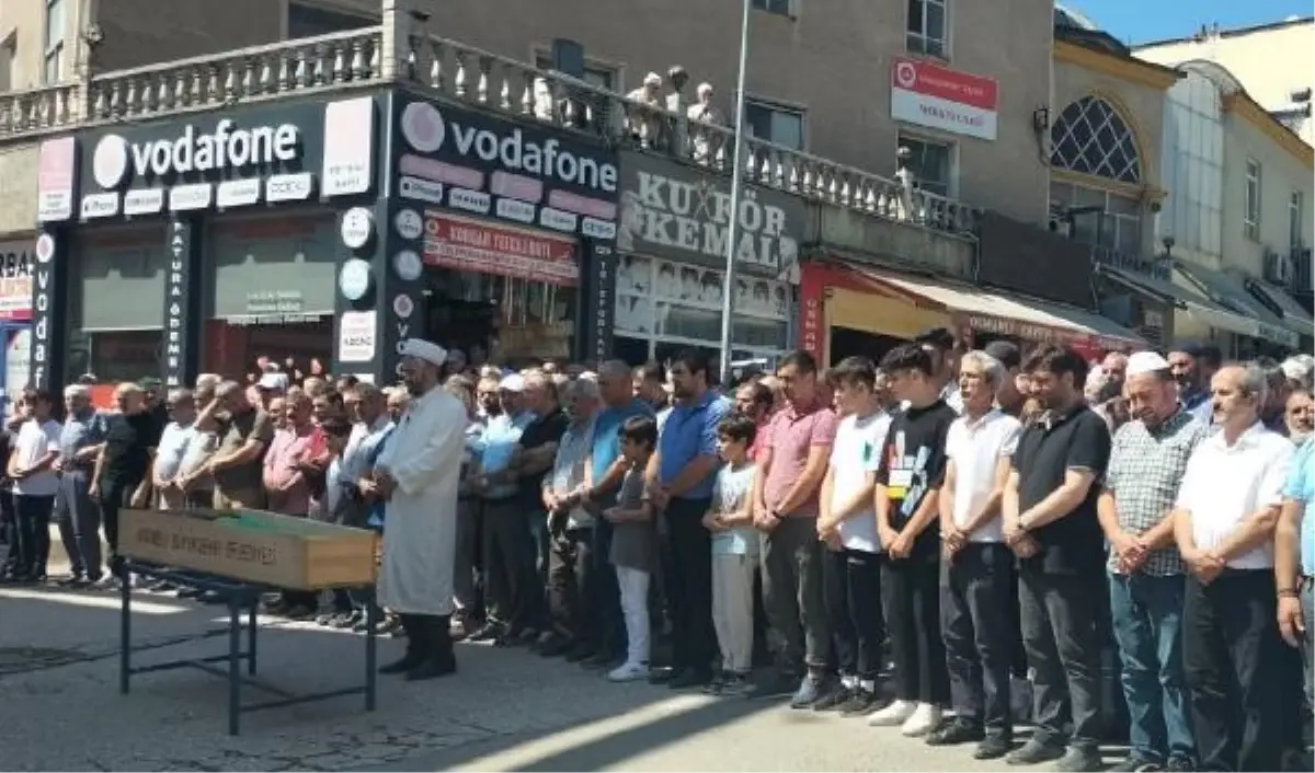 Ordu\'da Eski Eşi Tarafından Sopayla Dövülerek Öldürülen Kadın Toprağa Verildi