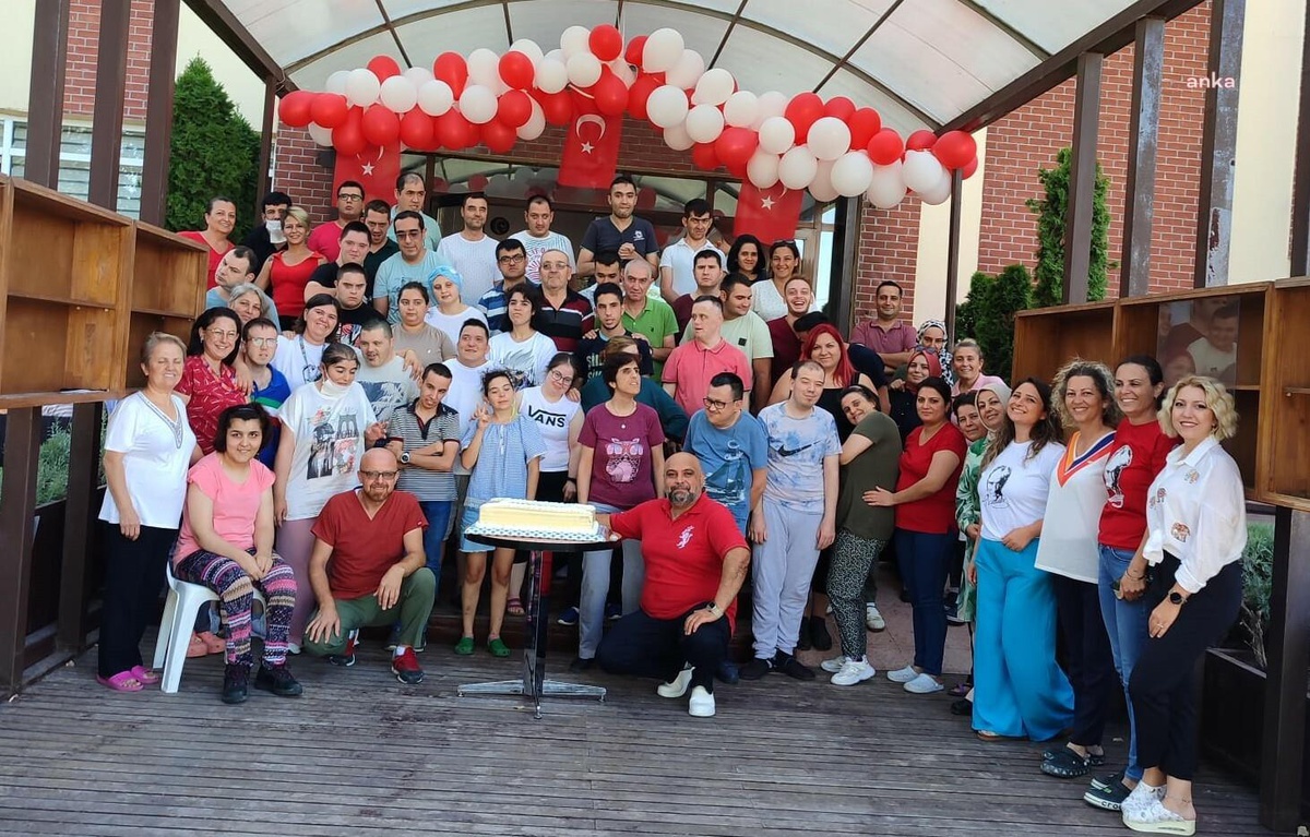 Eskişehir Büyükşehir Belediyesi Zihinsel Engelli Gündüz Yaşam Merkezi\'nde 30 Ağustos Zafer Bayramı Kutlaması