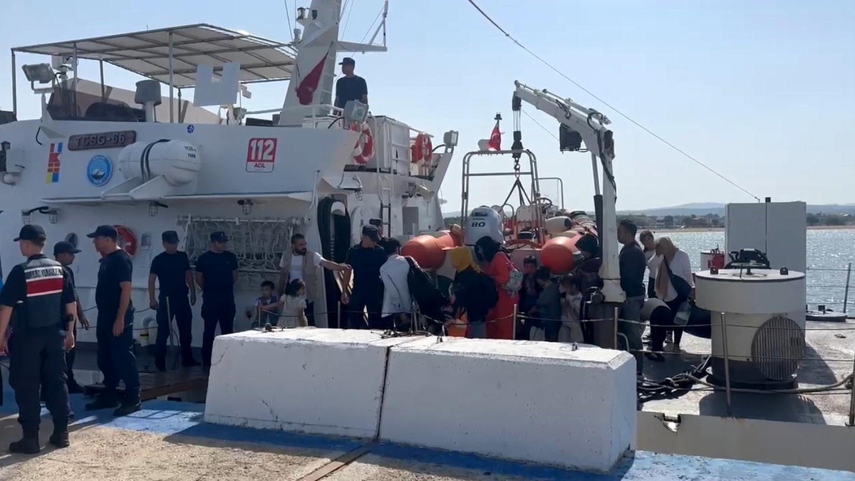 Çanakkale\'de 27 Afganistanlı kaçak göçmen ve 3 organizatör yakalandı